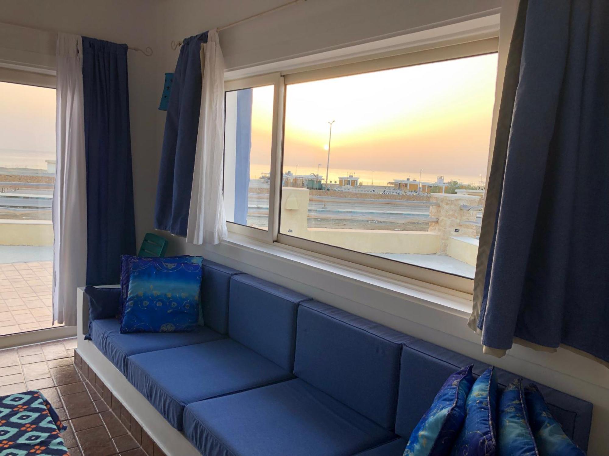 Light House Apartment *